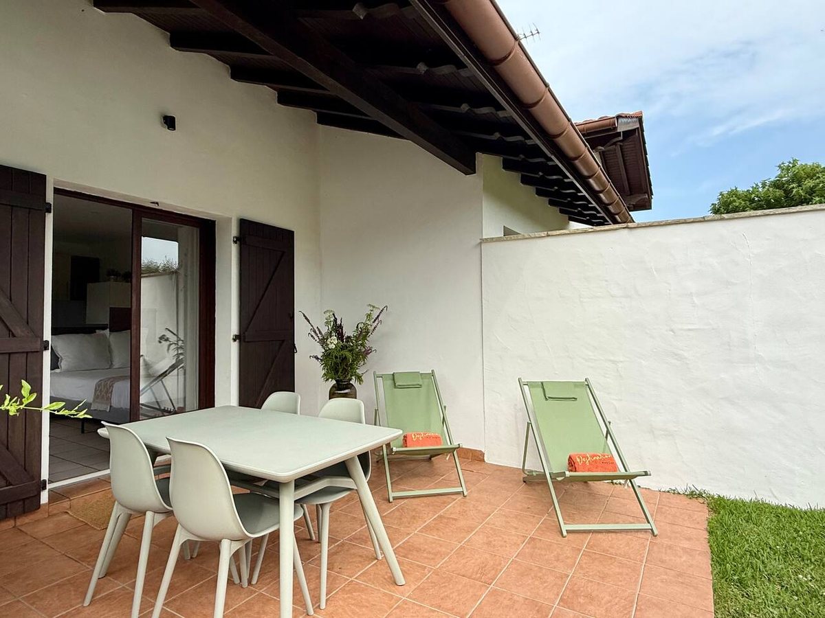 La terrasse et le jardin d'Eneko à Bidart