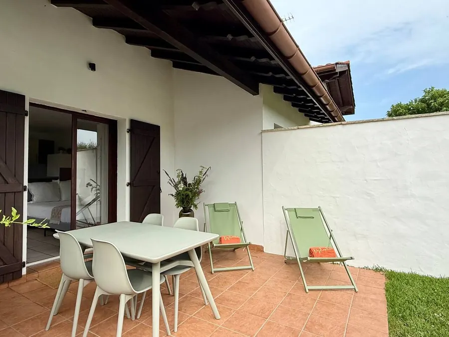La terrasse et le jardin d'Eneko à Bidart